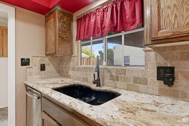 6317 Scenic Way, Bakersfield, CA 93309