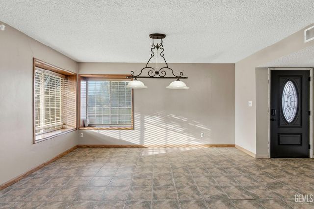 6317 Scenic Way, Bakersfield, CA 93309