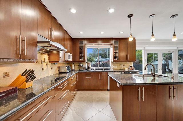 3671 N 47th Ave, Hollywood, FL 33021