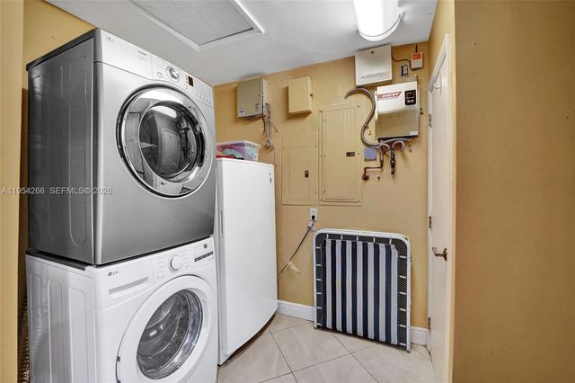 3671 N 47th Ave, Hollywood, FL 33021