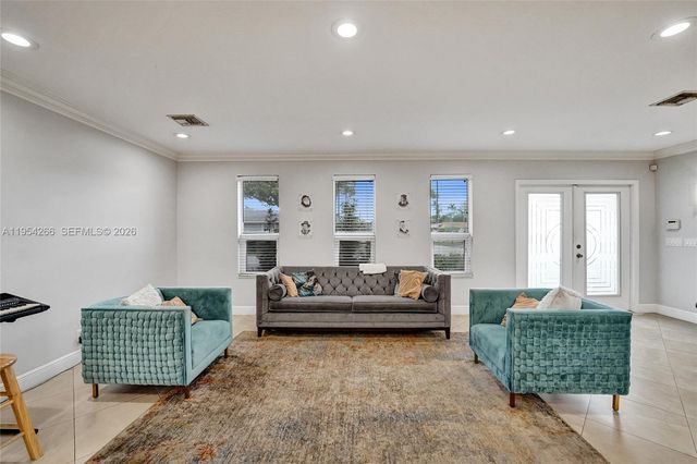 3671 N 47th Ave, Hollywood, FL 33021