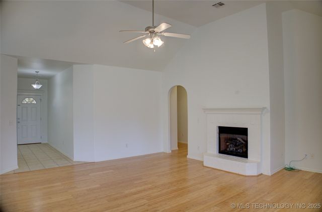 2102 W J Street, Jenks, OK 74037