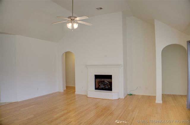 2102 W J Street, Jenks, OK 74037