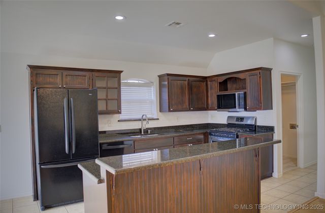 2102 W J Street, Jenks, OK 74037