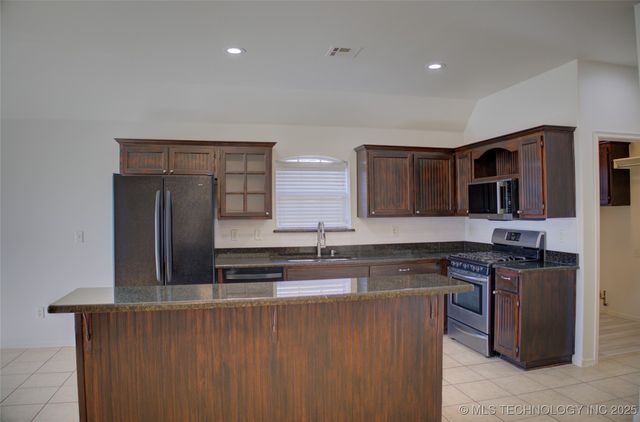 2102 W J Street, Jenks, OK 74037