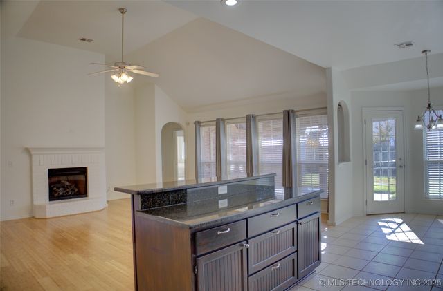 2102 W J Street, Jenks, OK 74037