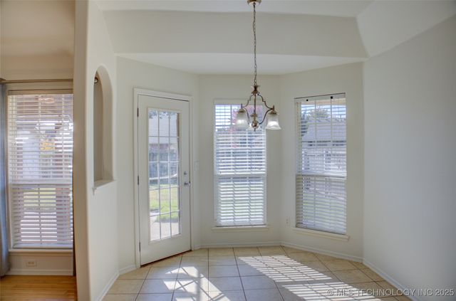 2102 W J Street, Jenks, OK 74037