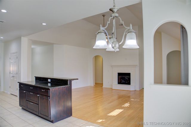 2102 W J Street, Jenks, OK 74037