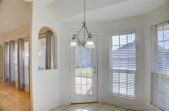 2102 W J Street, Jenks, OK 74037