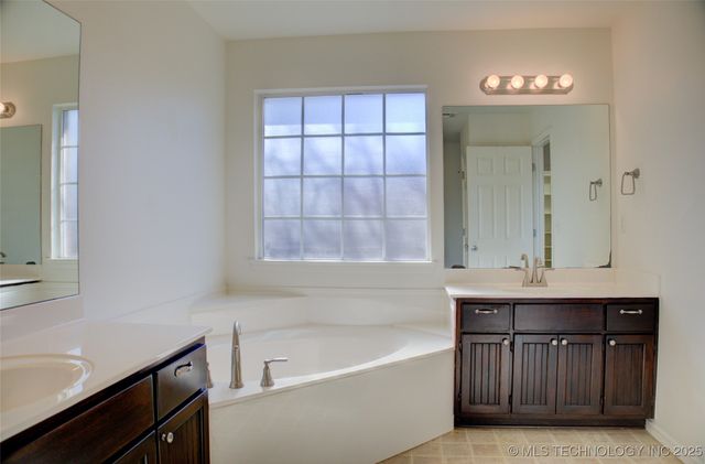 2102 W J Street, Jenks, OK 74037