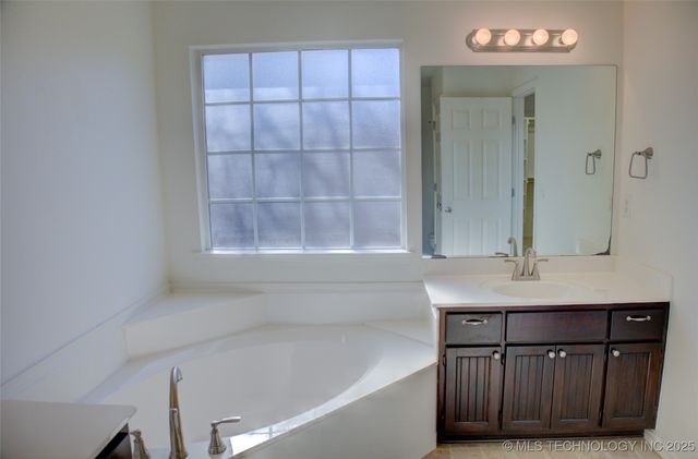 2102 W J Street, Jenks, OK 74037