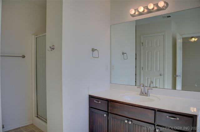 2102 W J Street, Jenks, OK 74037