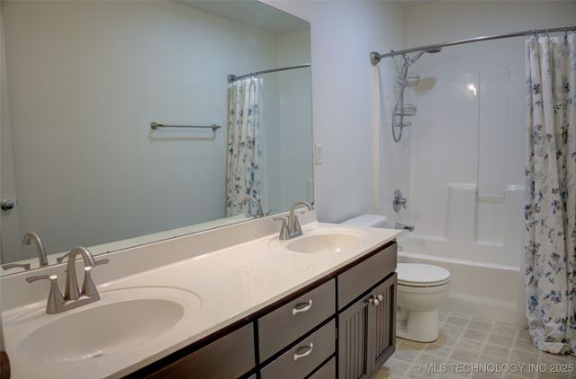 2102 W J Street, Jenks, OK 74037