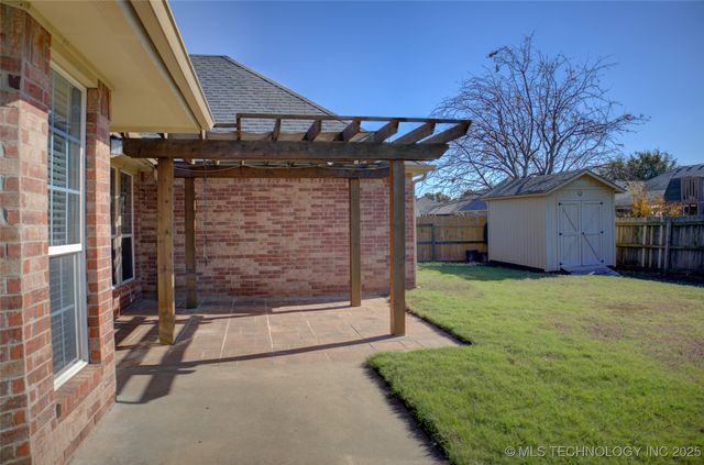 2102 W J Street, Jenks, OK 74037