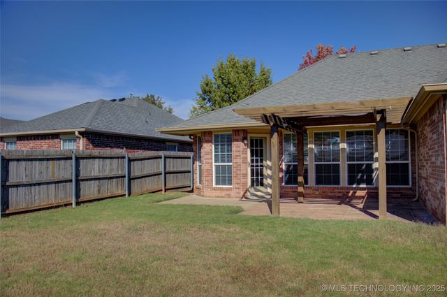 2102 W J Street, Jenks, OK 74037
