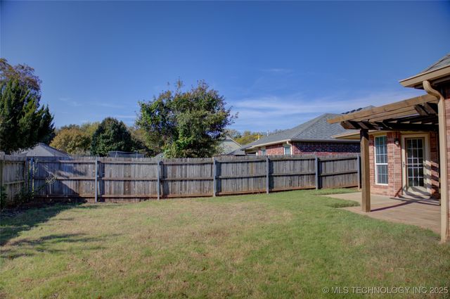 2102 W J Street, Jenks, OK 74037
