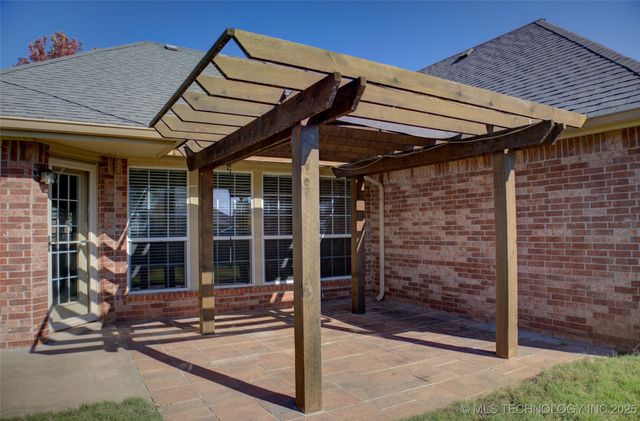 2102 W J Street, Jenks, OK 74037