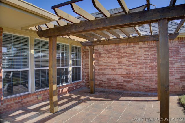 2102 W J Street, Jenks, OK 74037