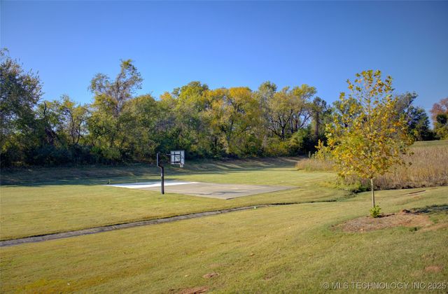 2102 W J Street, Jenks, OK 74037