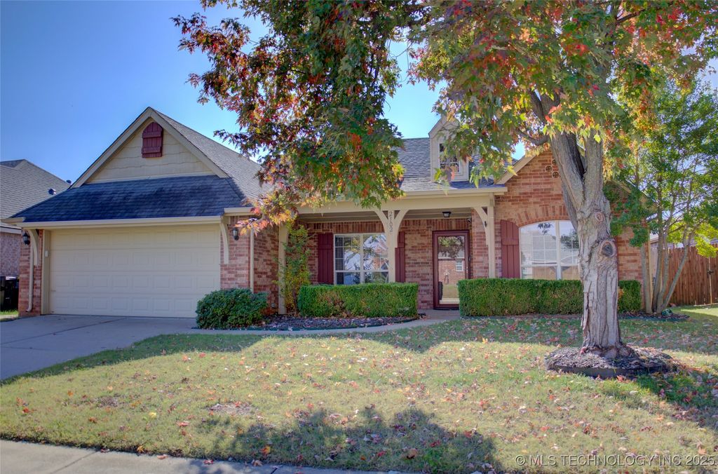 2102 W J Street, Jenks, OK 74037