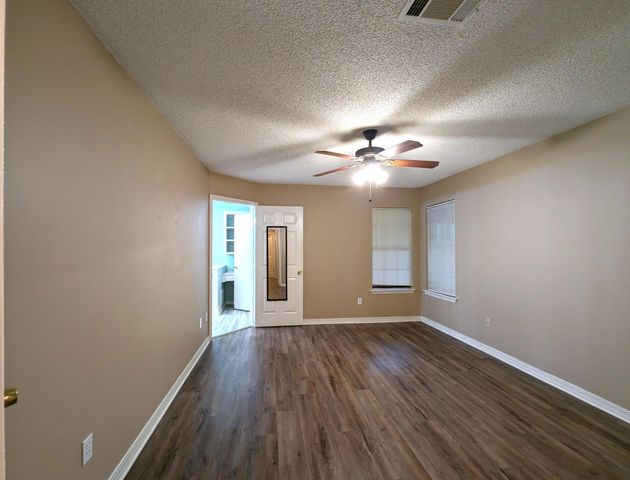 107 Raintree Dr., Hattiesburg, MS 39402