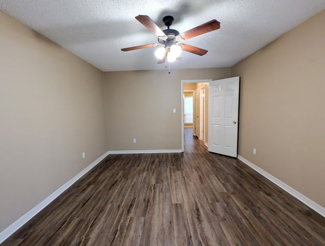 107 Raintree Dr., Hattiesburg, MS 39402