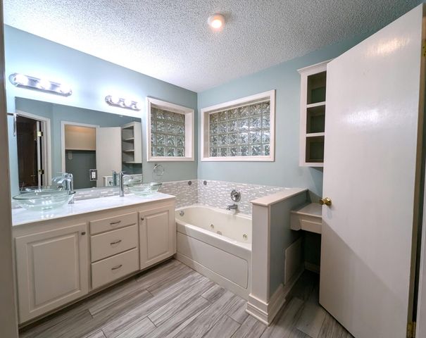 107 Raintree Dr., Hattiesburg, MS 39402