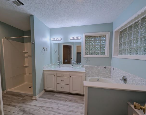 107 Raintree Dr., Hattiesburg, MS 39402