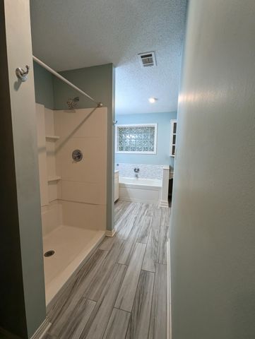 107 Raintree Dr., Hattiesburg, MS 39402