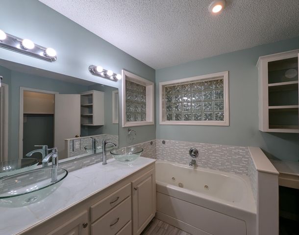 107 Raintree Dr., Hattiesburg, MS 39402