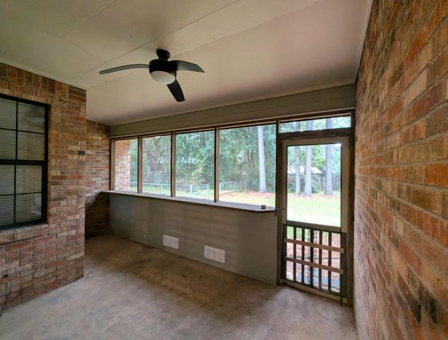 107 Raintree Dr., Hattiesburg, MS 39402