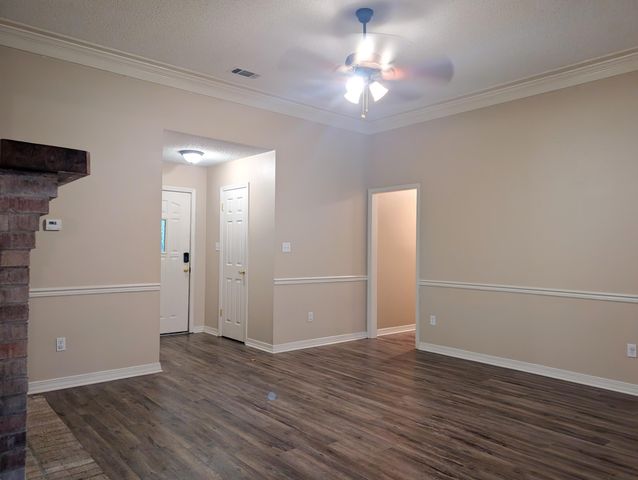 107 Raintree Dr., Hattiesburg, MS 39402