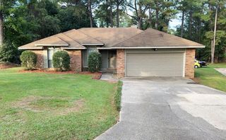 107 Raintree Dr., Hattiesburg, MS 39402