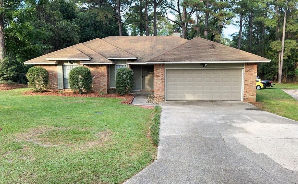 107 Raintree Dr., Hattiesburg, MS 39402