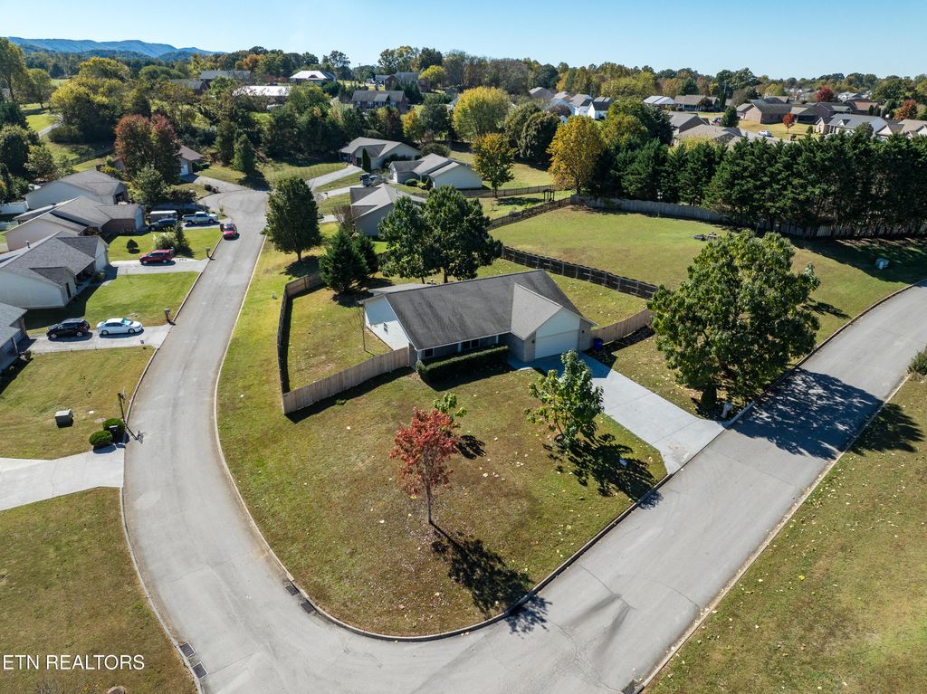 2910 Country Meadows Lane, Maryville, TN 37803
