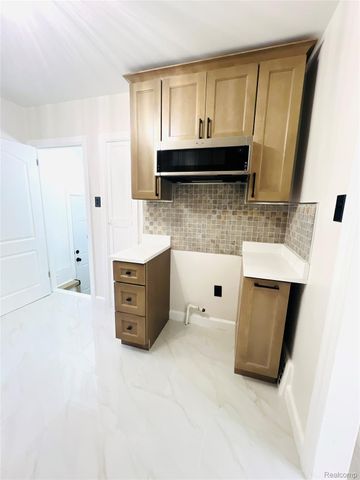 17347 Hartwell Street, Detroit, MI 48235