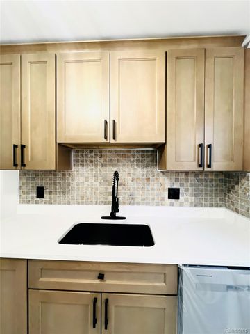 17347 Hartwell Street, Detroit, MI 48235