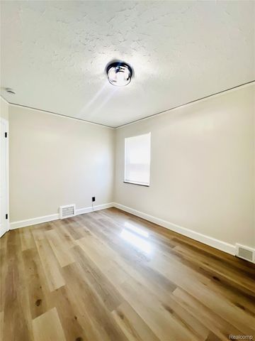 17347 Hartwell Street, Detroit, MI 48235