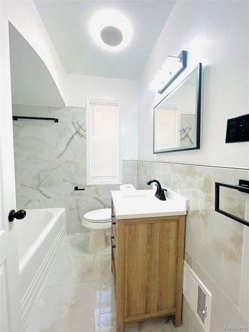 17347 Hartwell Street, Detroit, MI 48235