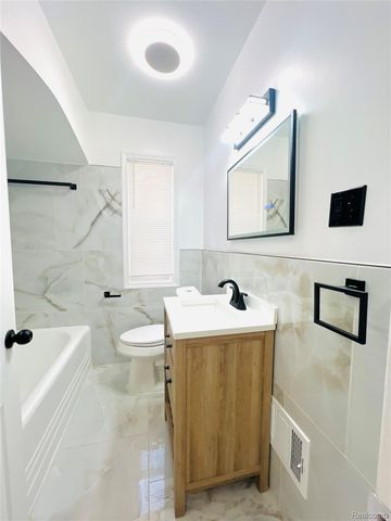 17347 Hartwell Street, Detroit, MI 48235