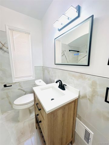 17347 Hartwell Street, Detroit, MI 48235