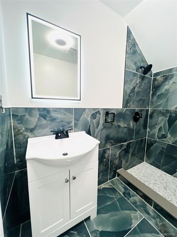 17347 Hartwell Street, Detroit, MI 48235