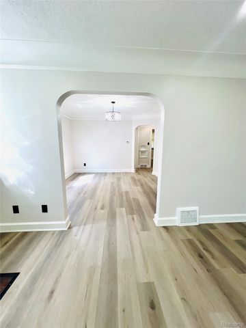 17347 Hartwell Street, Detroit, MI 48235