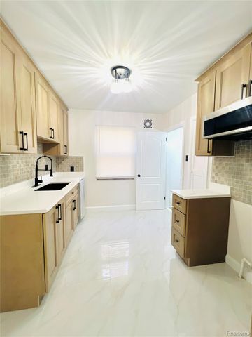 17347 Hartwell Street, Detroit, MI 48235