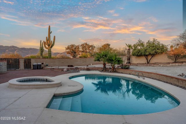 10760 E Placita Los Reyes, Tucson, AZ 85748