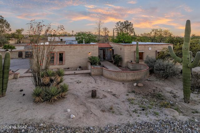 10760 E Placita Los Reyes, Tucson, AZ 85748