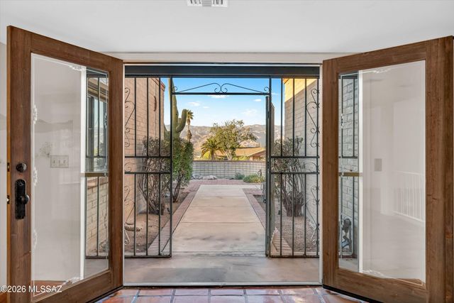 10760 E Placita Los Reyes, Tucson, AZ 85748