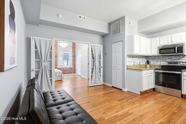 304 N Front Street Apt E, Wilmington, NC 28401