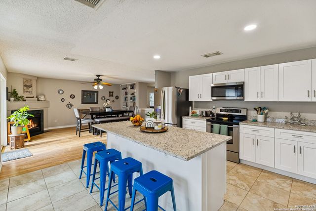 4826 Limestone Well Dr, San Antonio, TX 78247