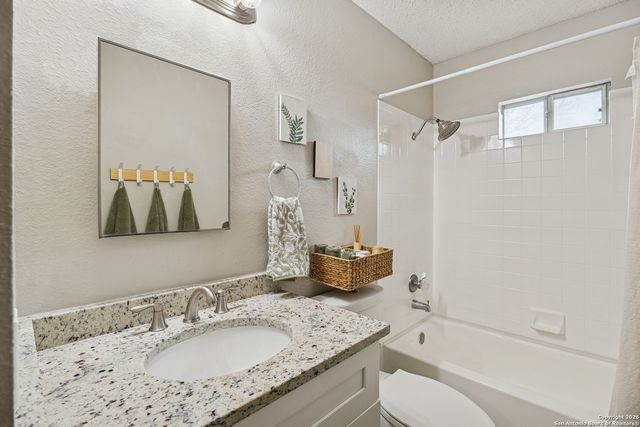 4826 Limestone Well Dr, San Antonio, TX 78247